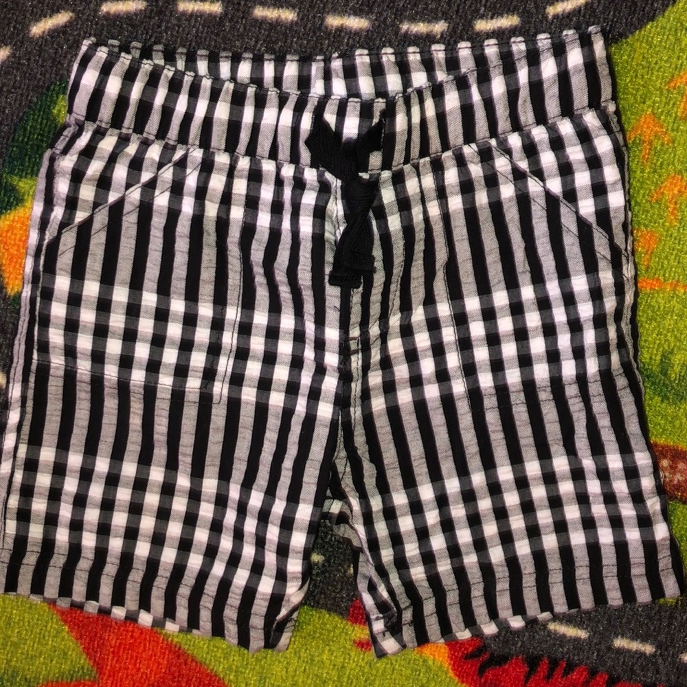 18mo First Impression short set - Picture 4 of 4